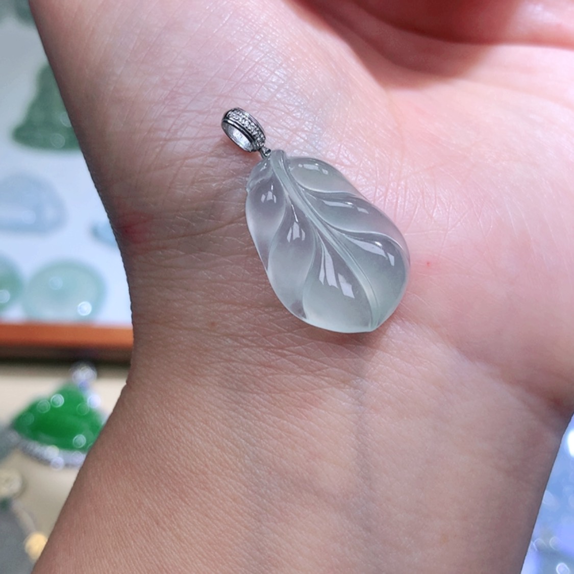 【闪购商品】翡翠颈饰18K金镶嵌叶子