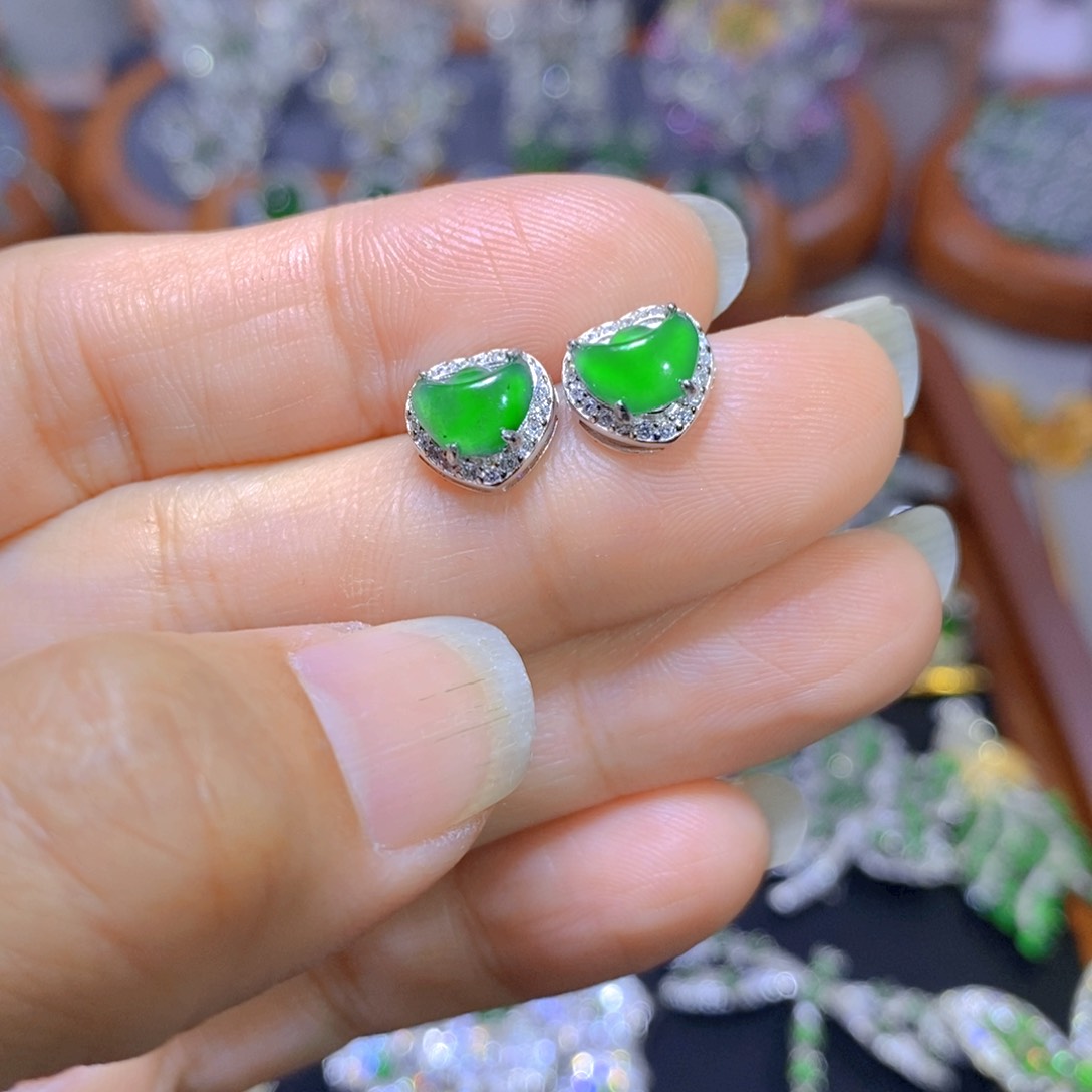 翡翠颈饰银S925镶嵌天然翡翠