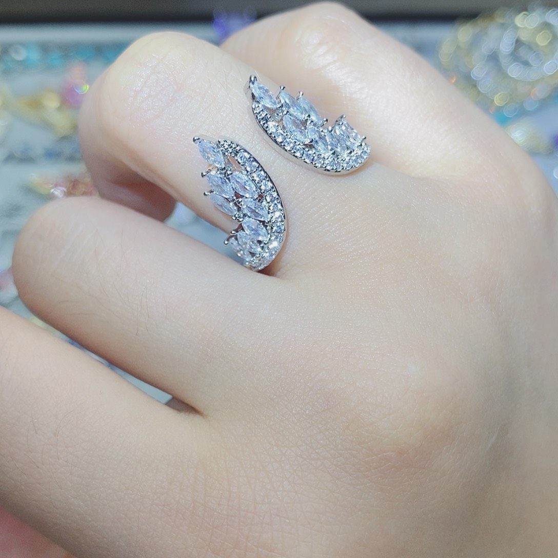 【闪购商品】银S925镶嵌耳饰托帕石