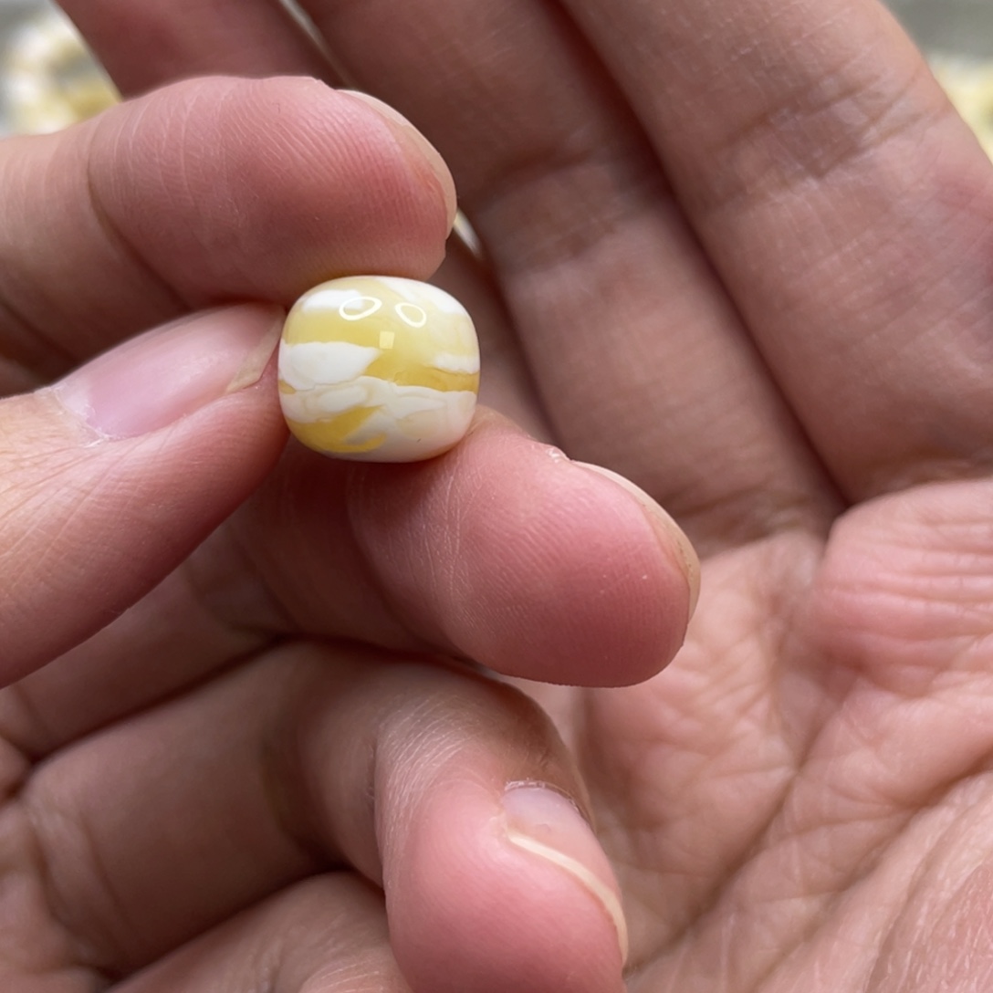 多***多琥珀未镶嵌裸石金白