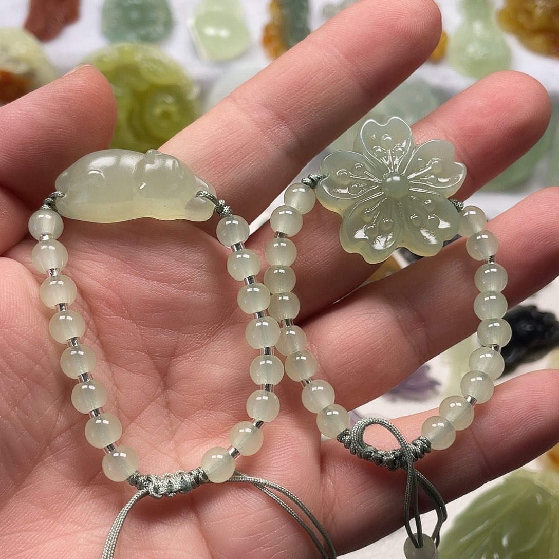 蛇纹石玉未镶嵌颈饰