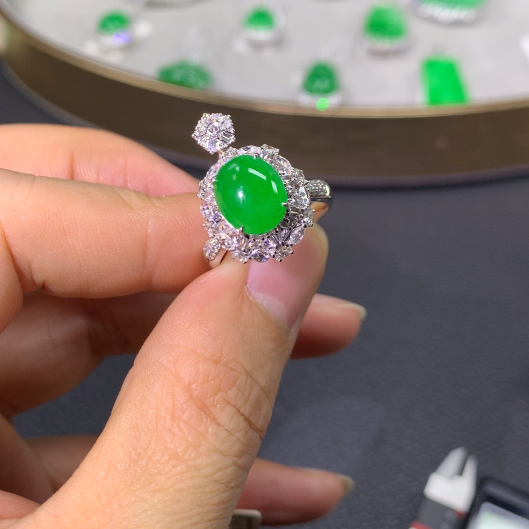 翡翠戒指18K金镶嵌翡翠