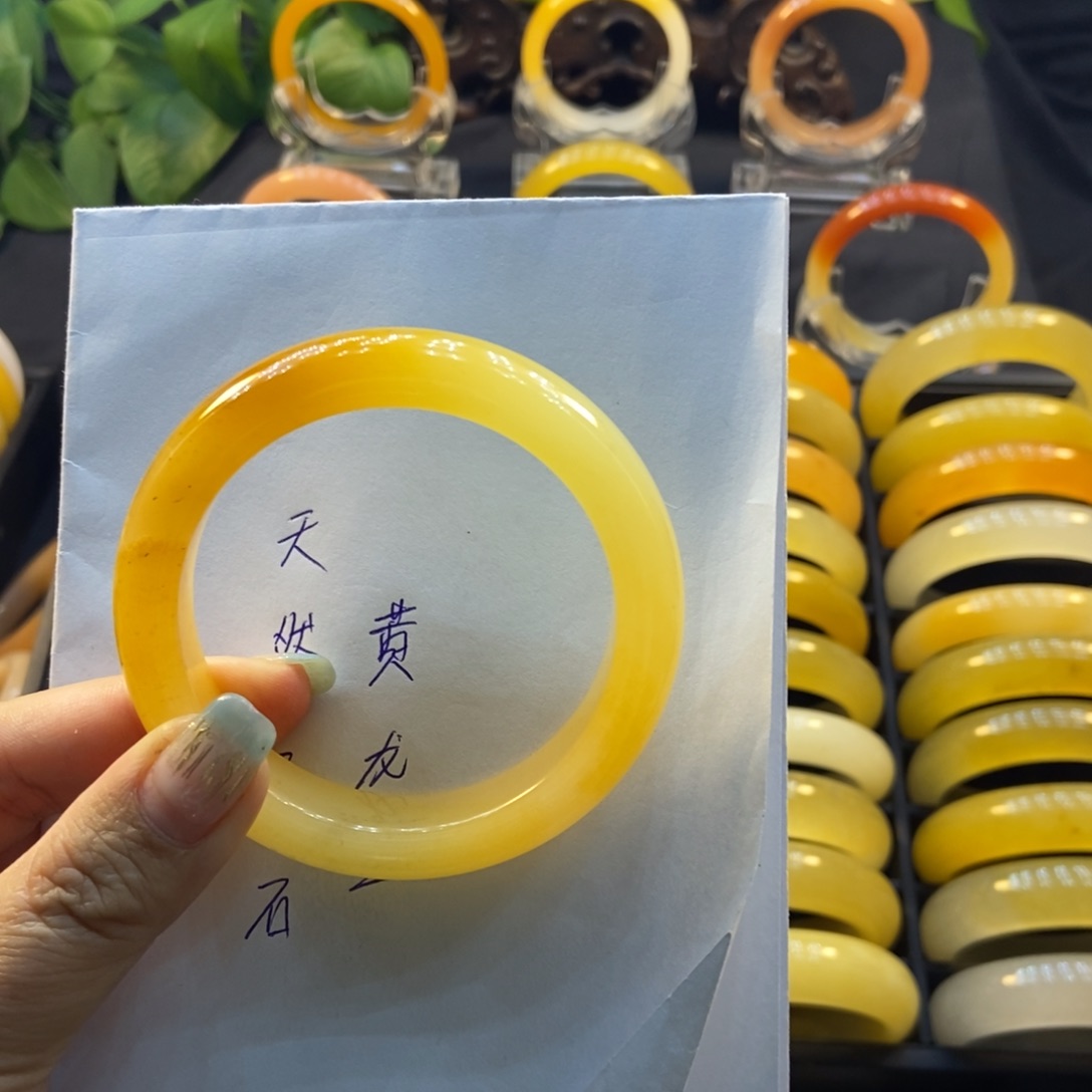 遥***鹿石英质玉（黄龙玉）未镶嵌手镯H