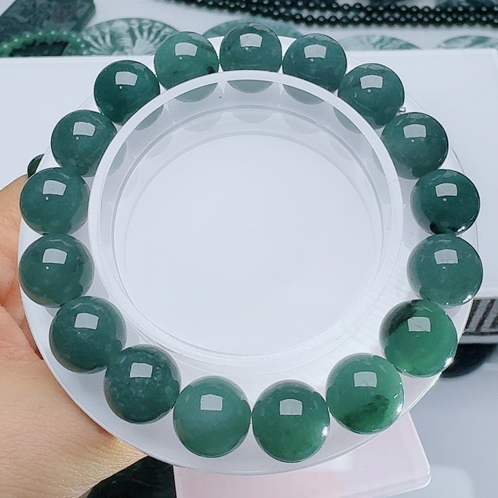 翡翠未镶嵌颈饰多样性发其一