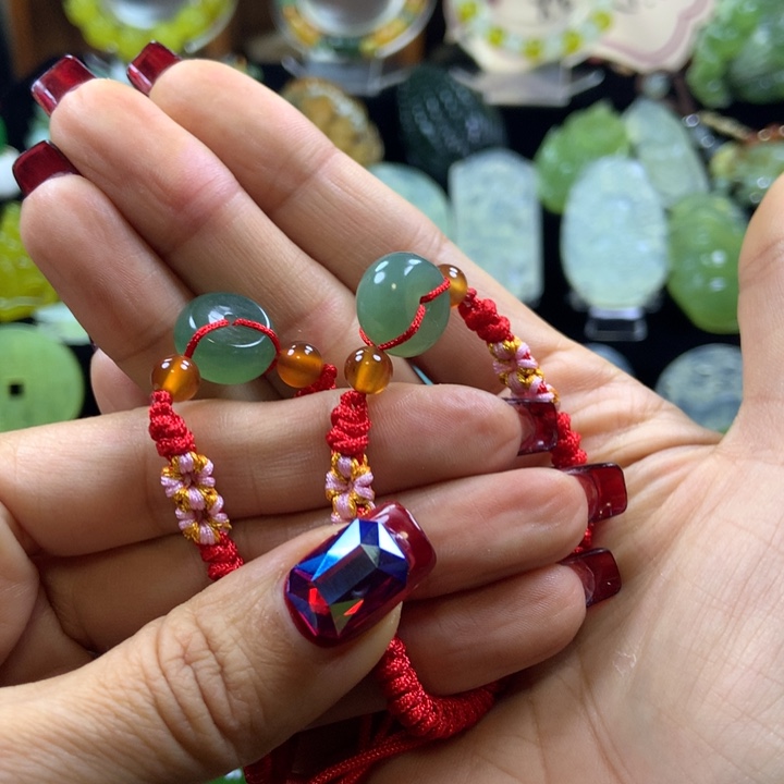 【闪购商品】蛇纹石玉颈饰未镶嵌