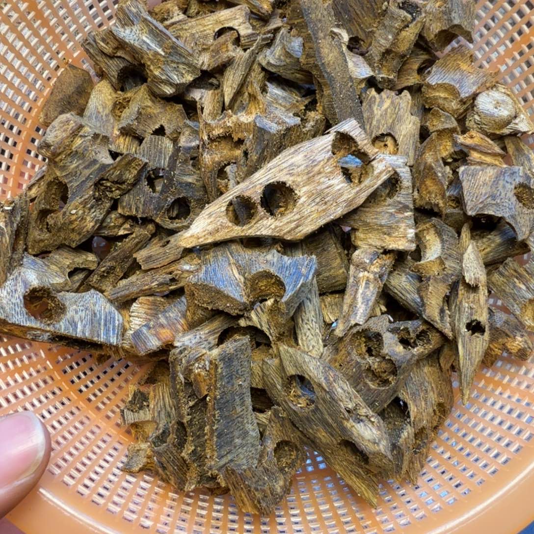 大***学沉香块料沉香块料106克