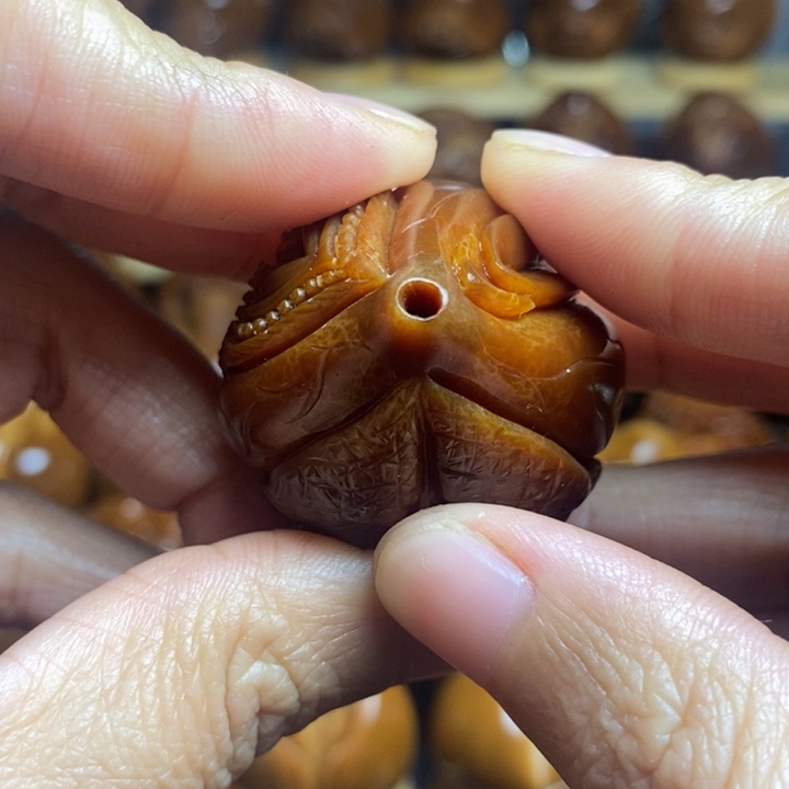 【闪购商品】香榧木橄榄核雕刻三面