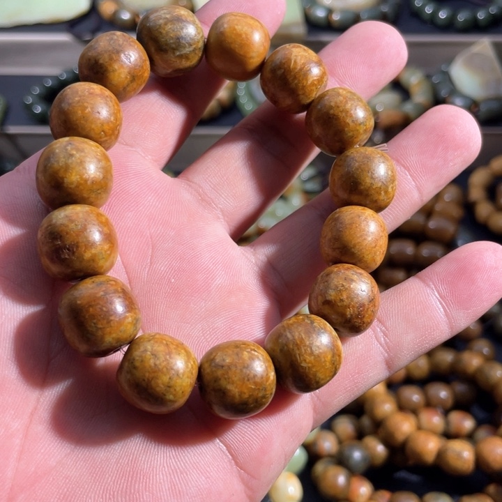 透闪石质玉手串未镶嵌