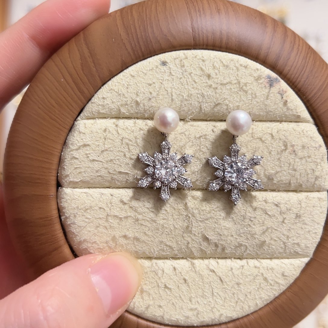 银S925镶嵌耳坠淡水珍珠