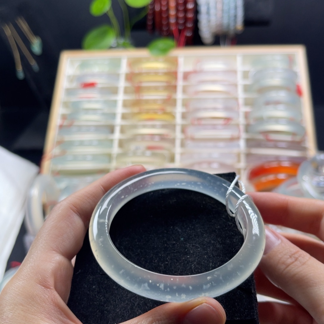 玛瑙/玉髓未镶嵌手镯