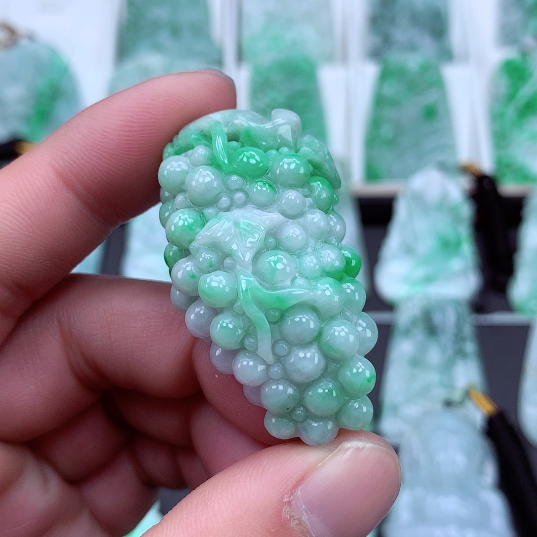 翡翠颈饰未镶嵌翡翠吊坠