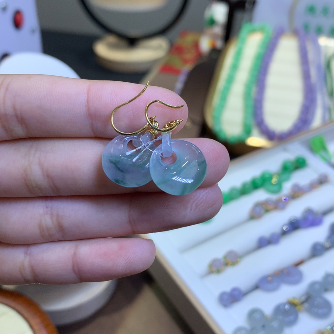 翡翠18K金镶嵌颈饰翡翠