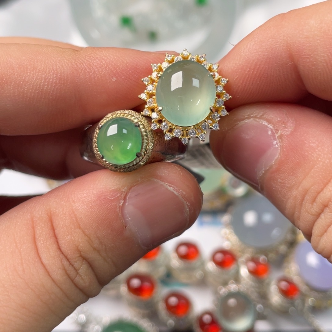 燕***燕翡翠未镶嵌戒指两个