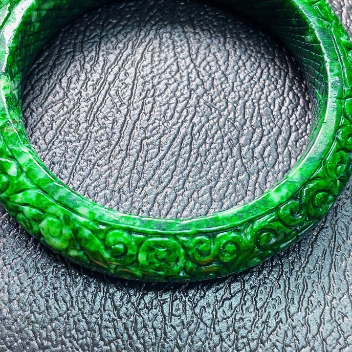 翡翠未镶嵌颈饰多样性