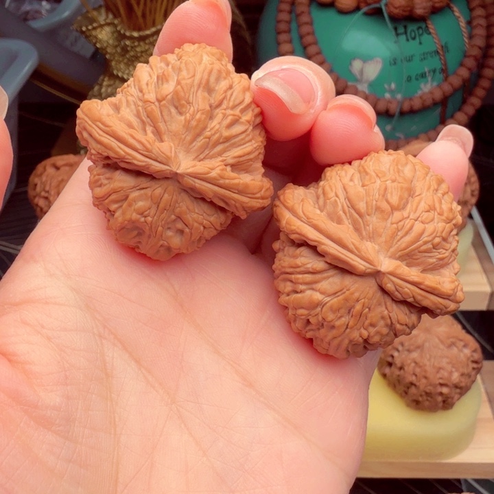 桃核吊坠白狮子 全品40