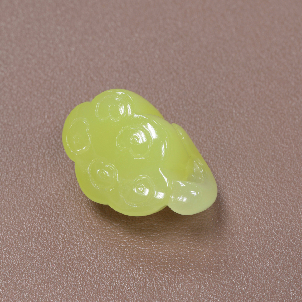 和田玉黄玉莲蓬吊坠
