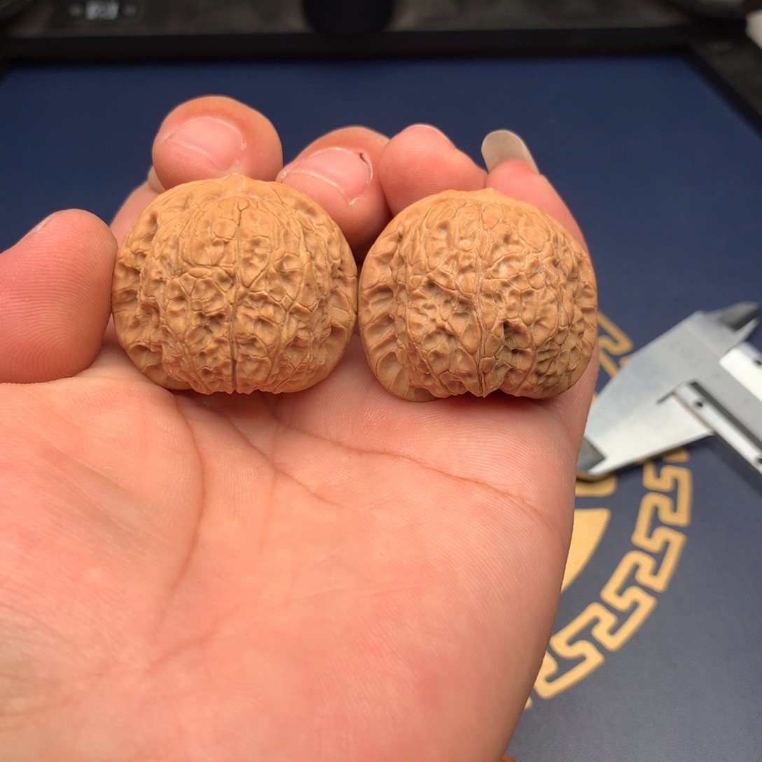 文玩核桃把件37血麒麟80