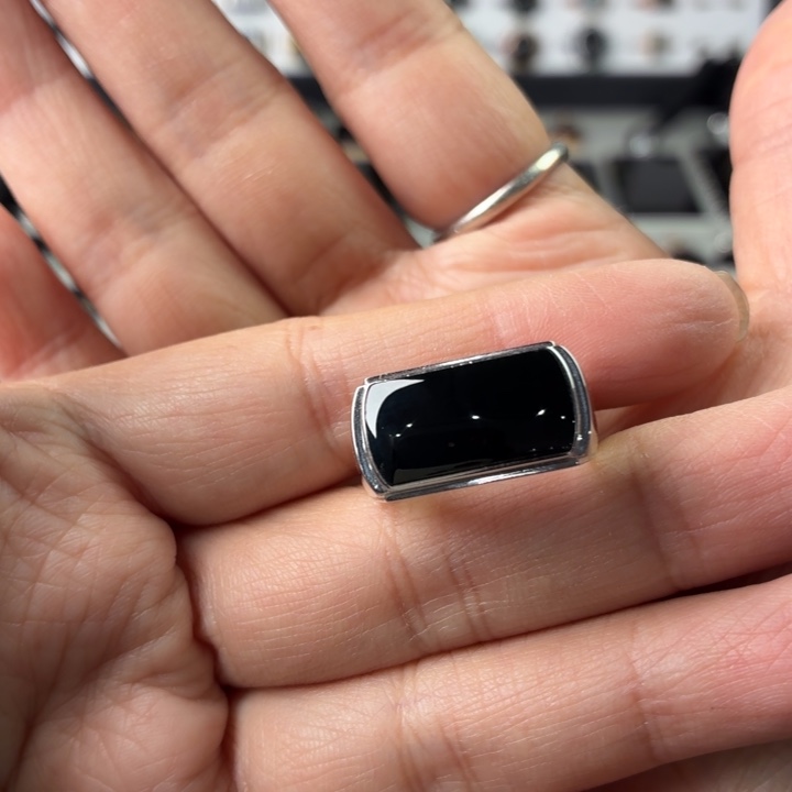 翡翠18K金镶嵌戒指墨翠戒指