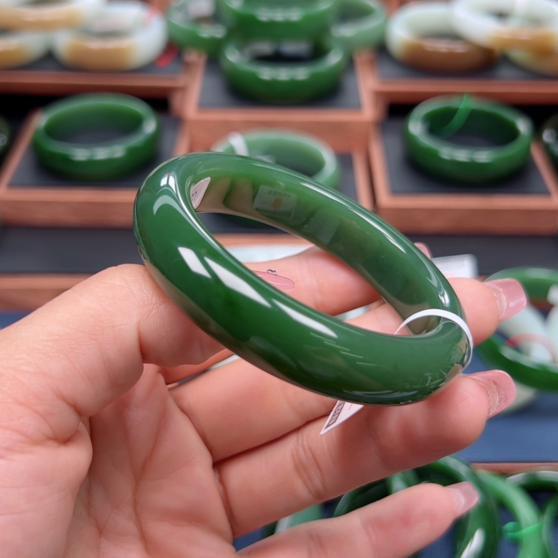 未镶嵌手镯和田玉（碧玉）