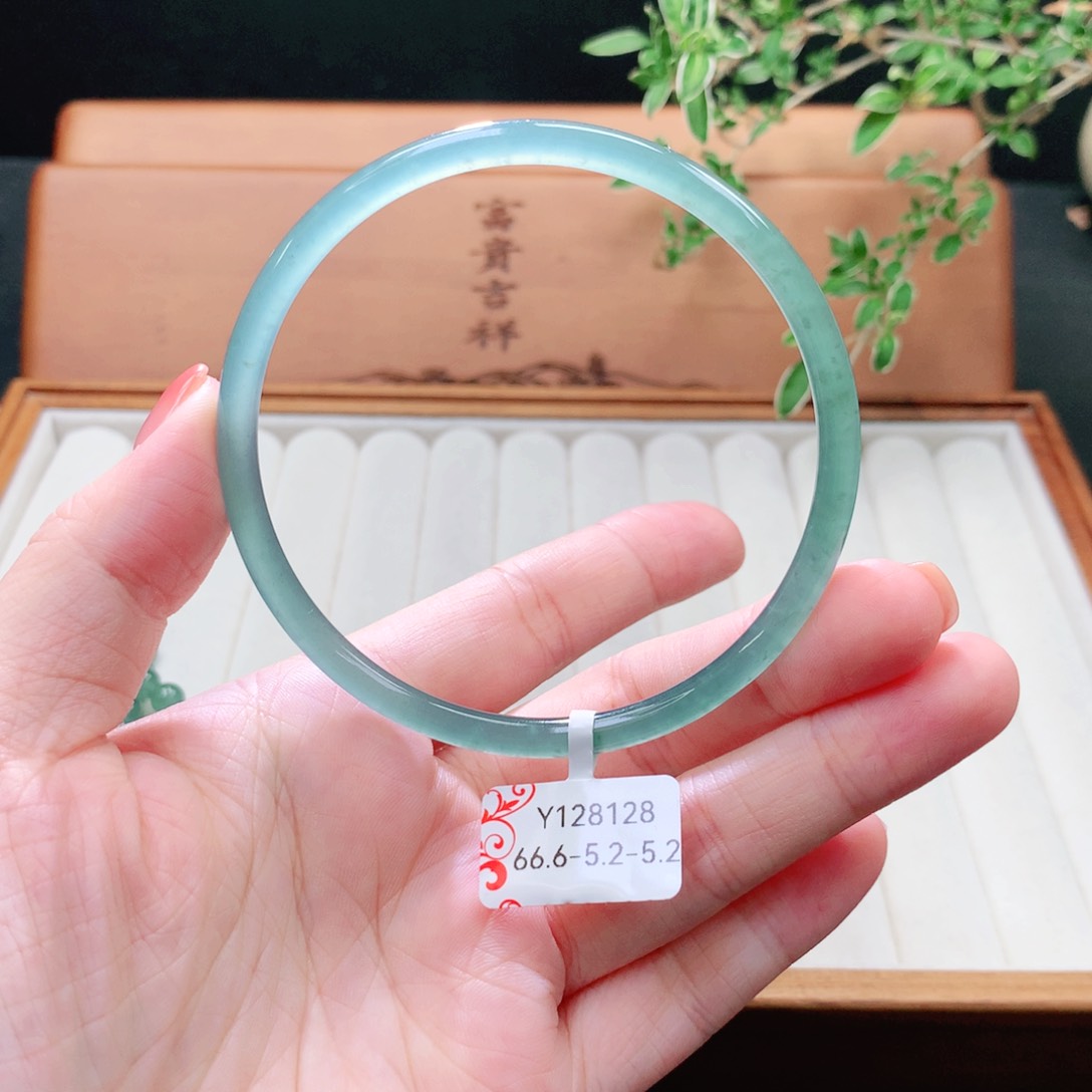 未镶嵌手镯（圆镯）翡翠