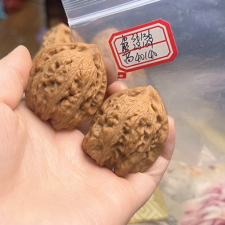 文玩核桃吊坠赤龙鸡心