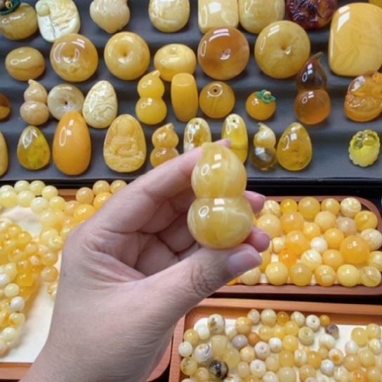 琥珀未镶嵌颈饰天然蜜蜡