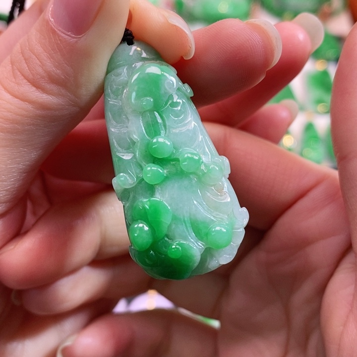 颈饰未镶嵌翡翠吊坠