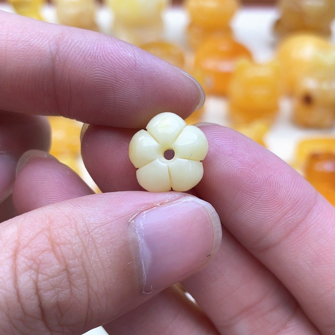 未镶嵌琥珀裸石蜜蜡