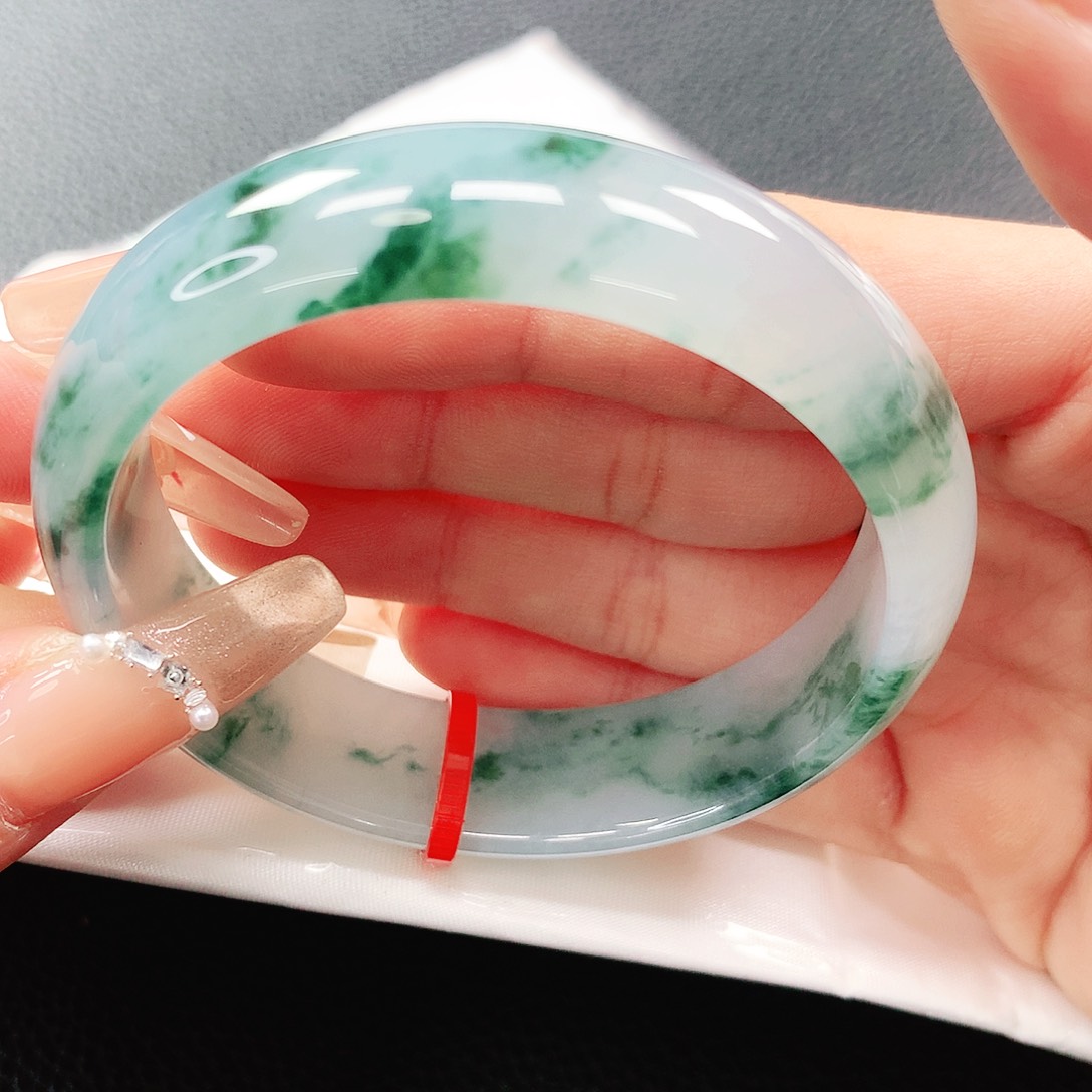 翡翠手镯未镶嵌54圈