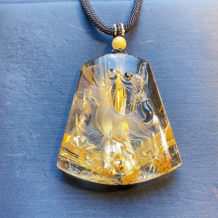 颈饰未镶嵌发晶天然白体钛晶花生肖狗无事牌