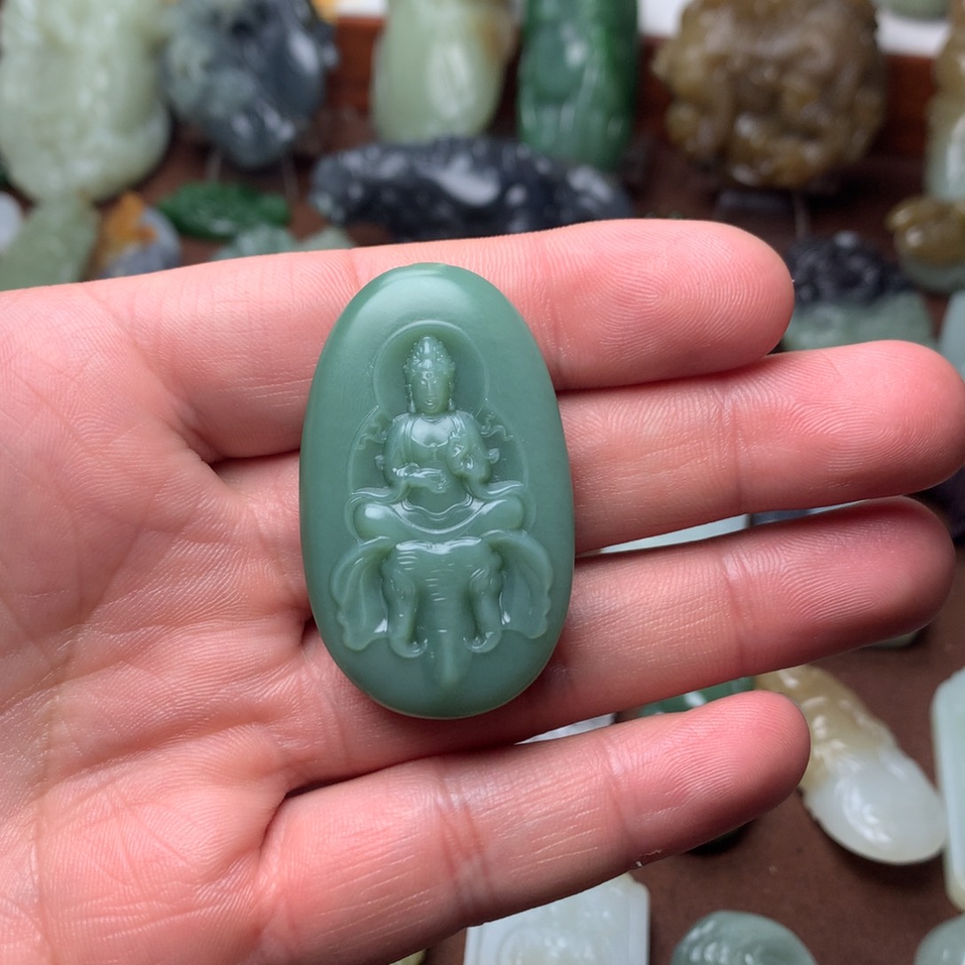 和田玉挂件未镶嵌随**点