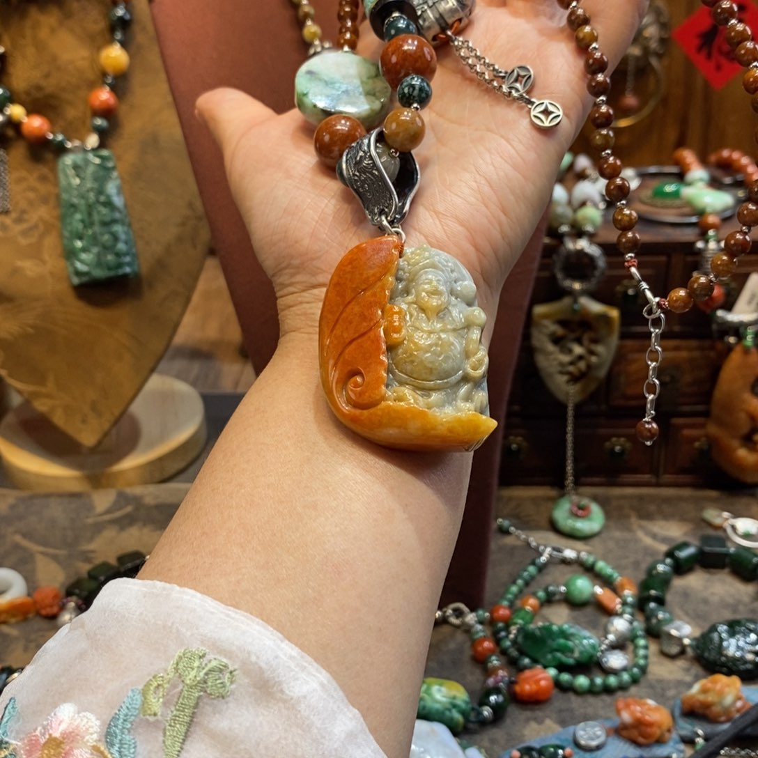 翡翠吊坠(赠链)未镶嵌