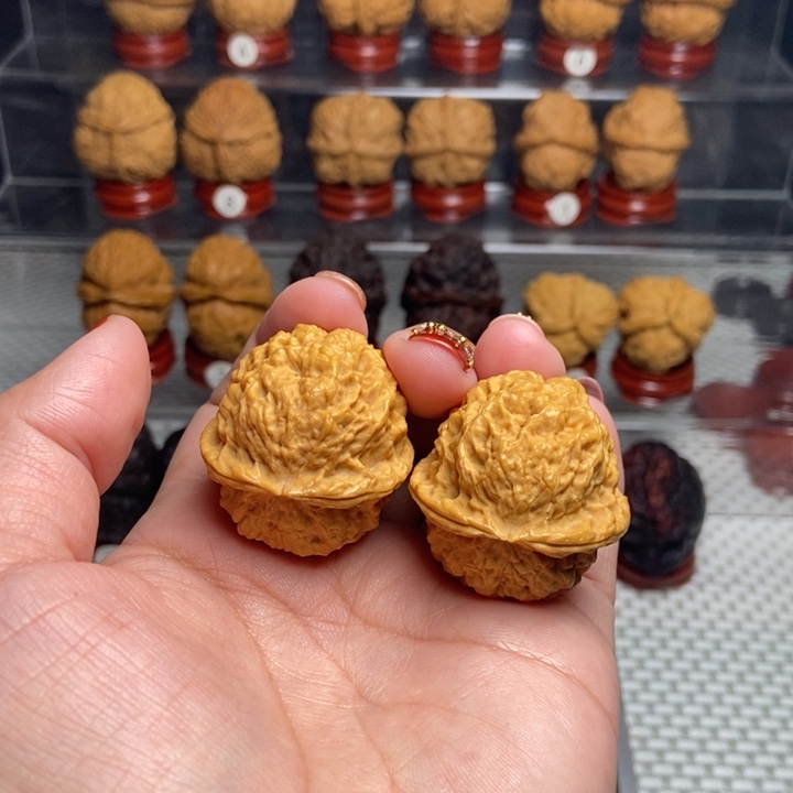 文玩核桃把件火焰绣球37