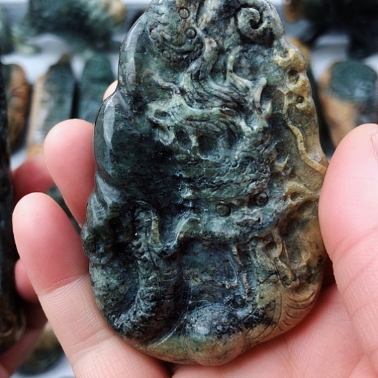 岫岩河磨玉（透闪石质玉）未镶嵌把件