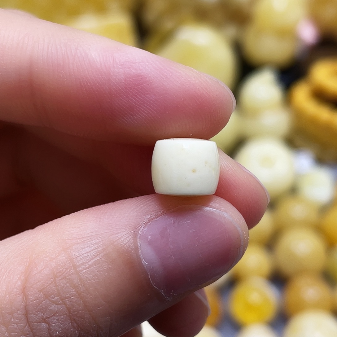 一***蜜蜡未镶嵌裸石9.0*7.5mm