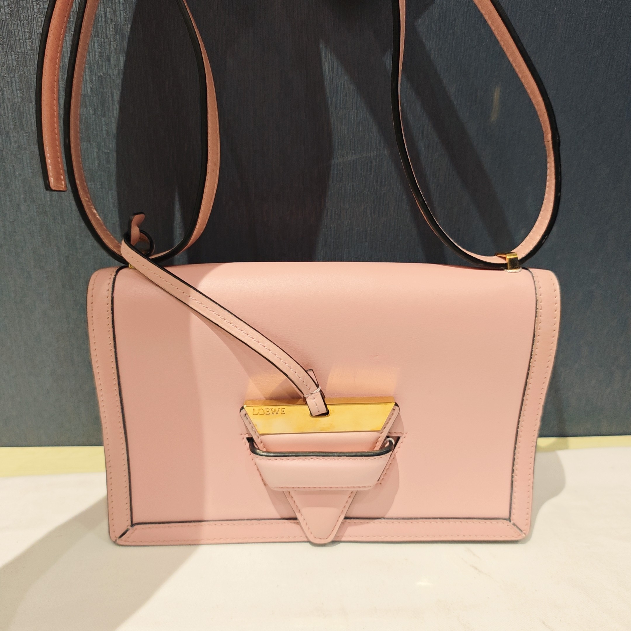 95新 LOEWE/罗意威 罗意威粉色斜挎包 yy1602 4287