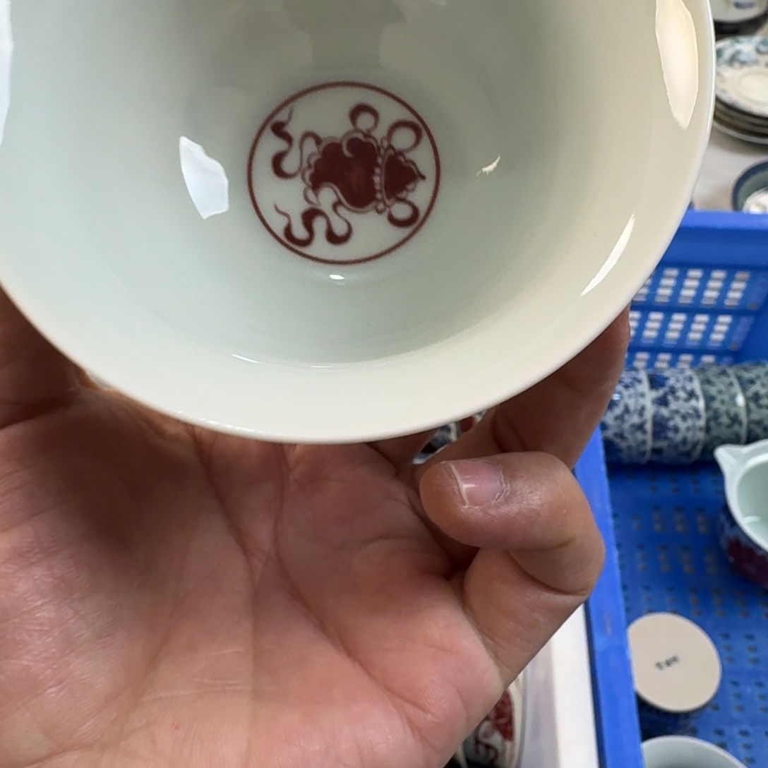 陶摆件釉里红芭蕉叶大压手