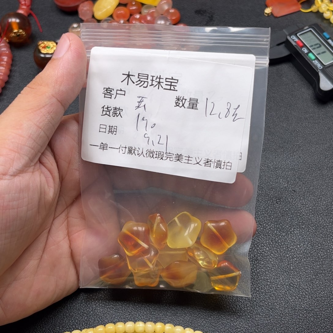 玉***贝未镶嵌配饰南红玛瑙