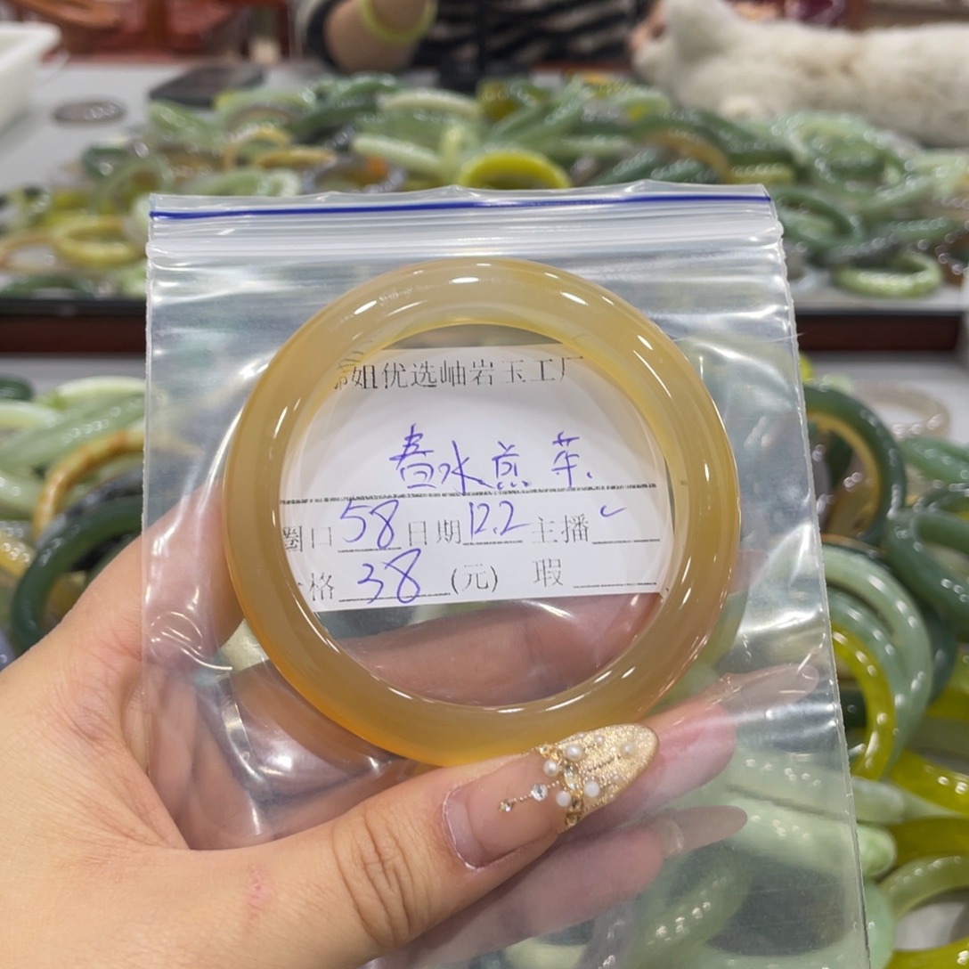 春***茶蛇纹石玉未镶嵌手镯