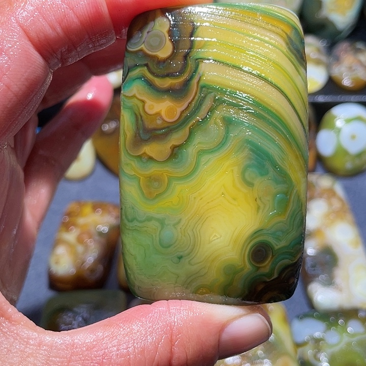 挺***错玛瑙/玉髓未镶嵌珠宝奇石