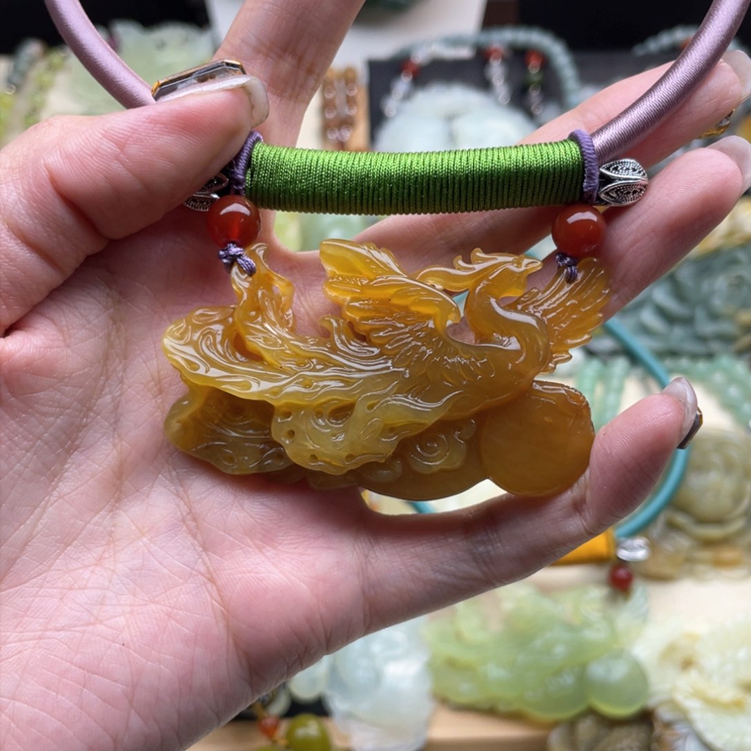 蛇纹石玉颈饰未镶嵌