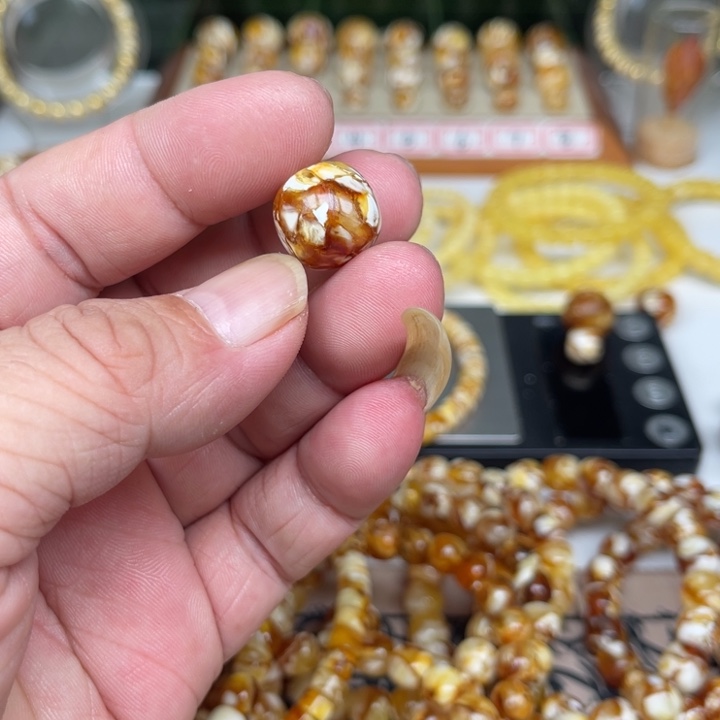 静****琥珀未镶嵌裸石87号