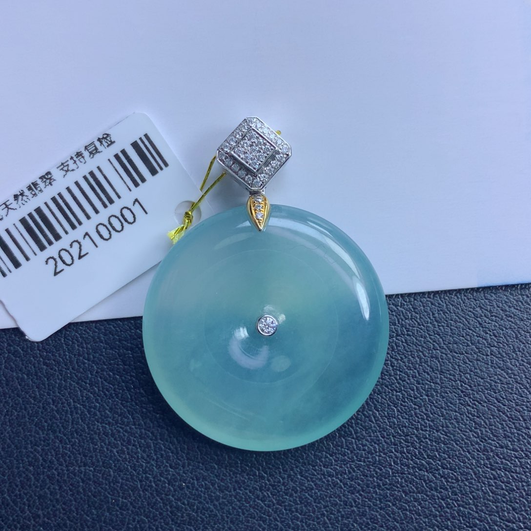 翡翠颈饰未镶嵌平安扣