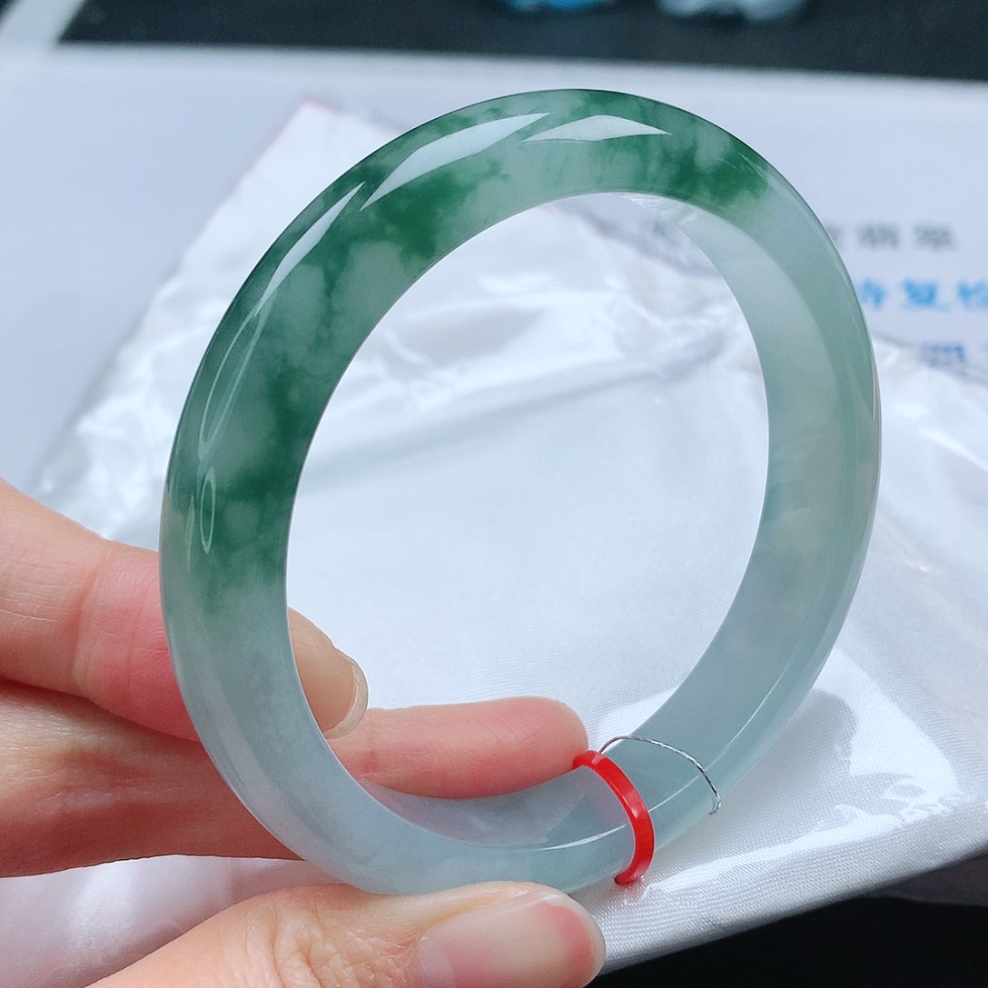 翡翠手镯未镶嵌59圈