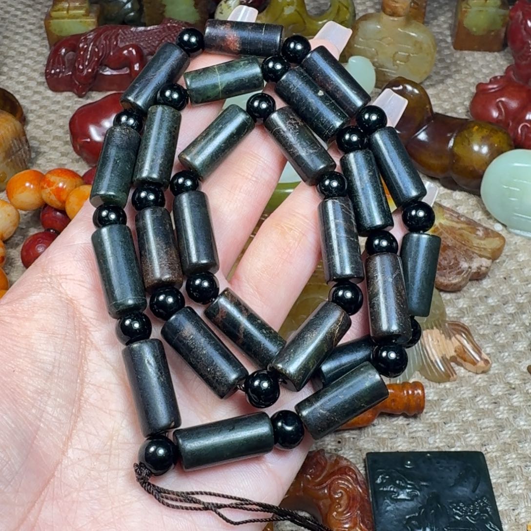 蛇纹石玉未镶嵌颈饰