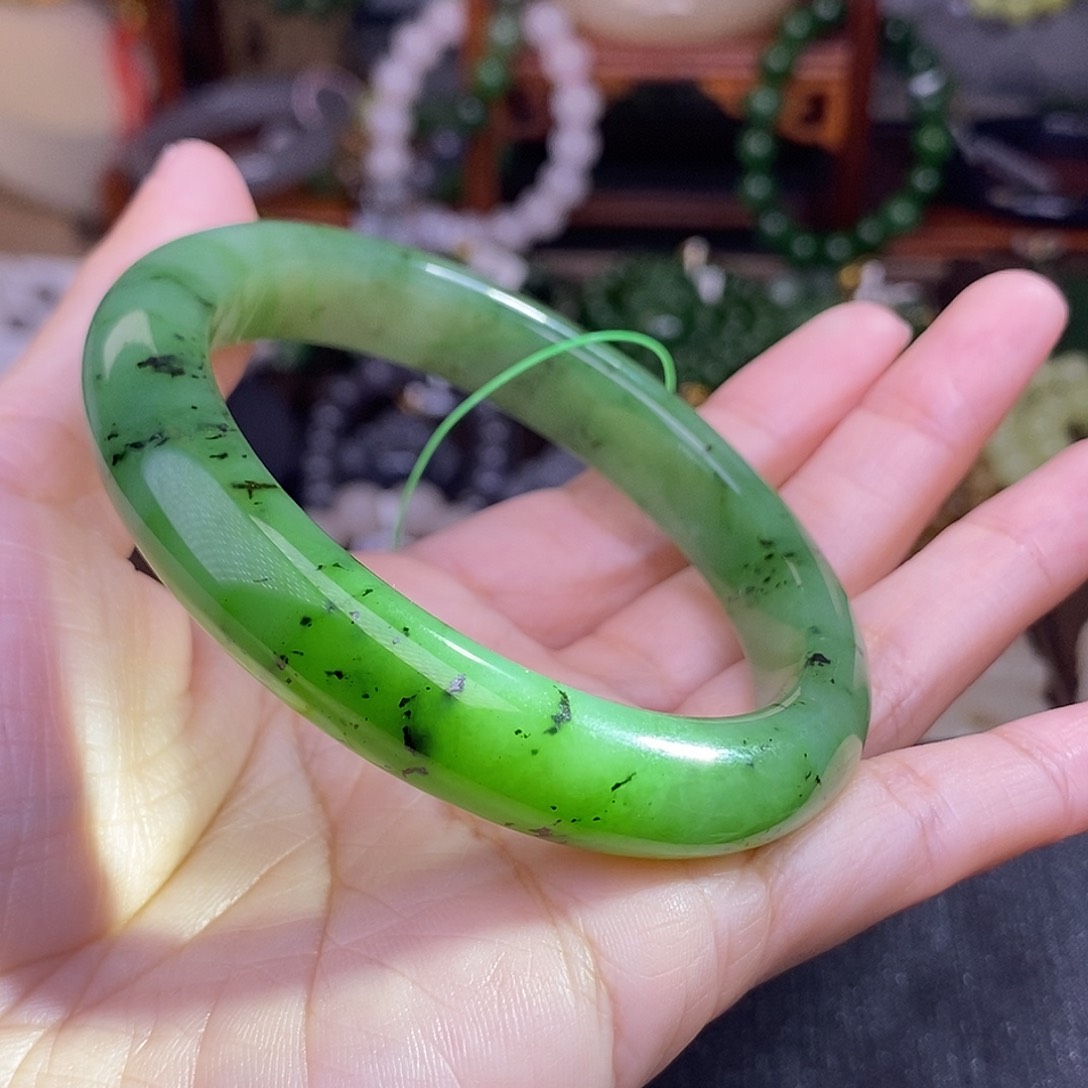 和田玉56 乌兰海碧玉猕猴桃手镯清货价未镶嵌