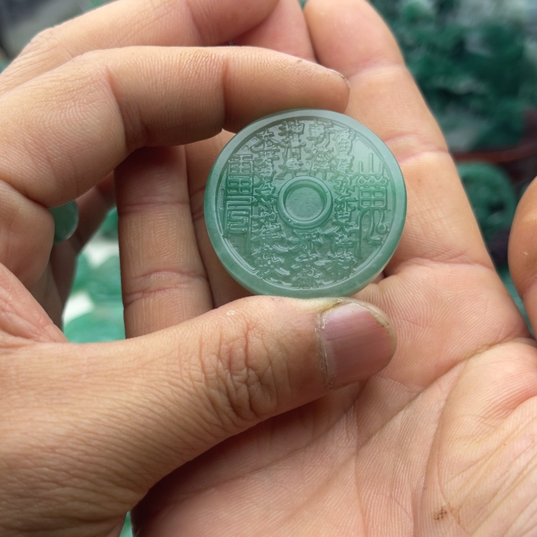 石英质玉未镶嵌颈饰