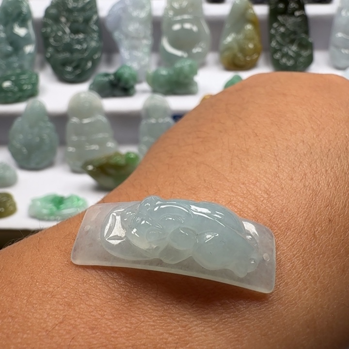 永***情翡翠未镶嵌颈饰翡翠