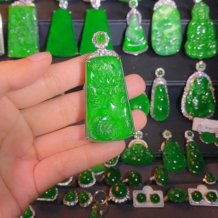 翡翠银S925镶嵌颈饰是