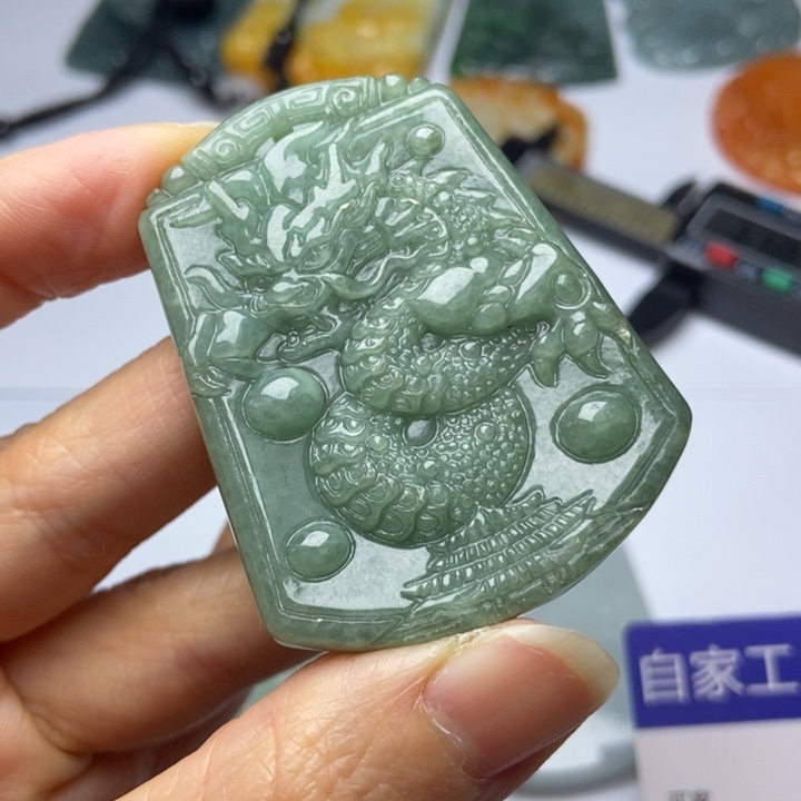 翡翠挂件未镶嵌翡翠